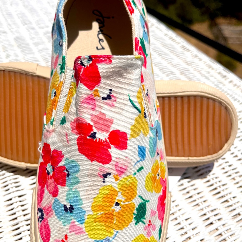 Steppin’ Pretty!  JOULES (NWT, Size 8) “Fay” White Floral Slip-on Sneakers - Picture 2 of 7